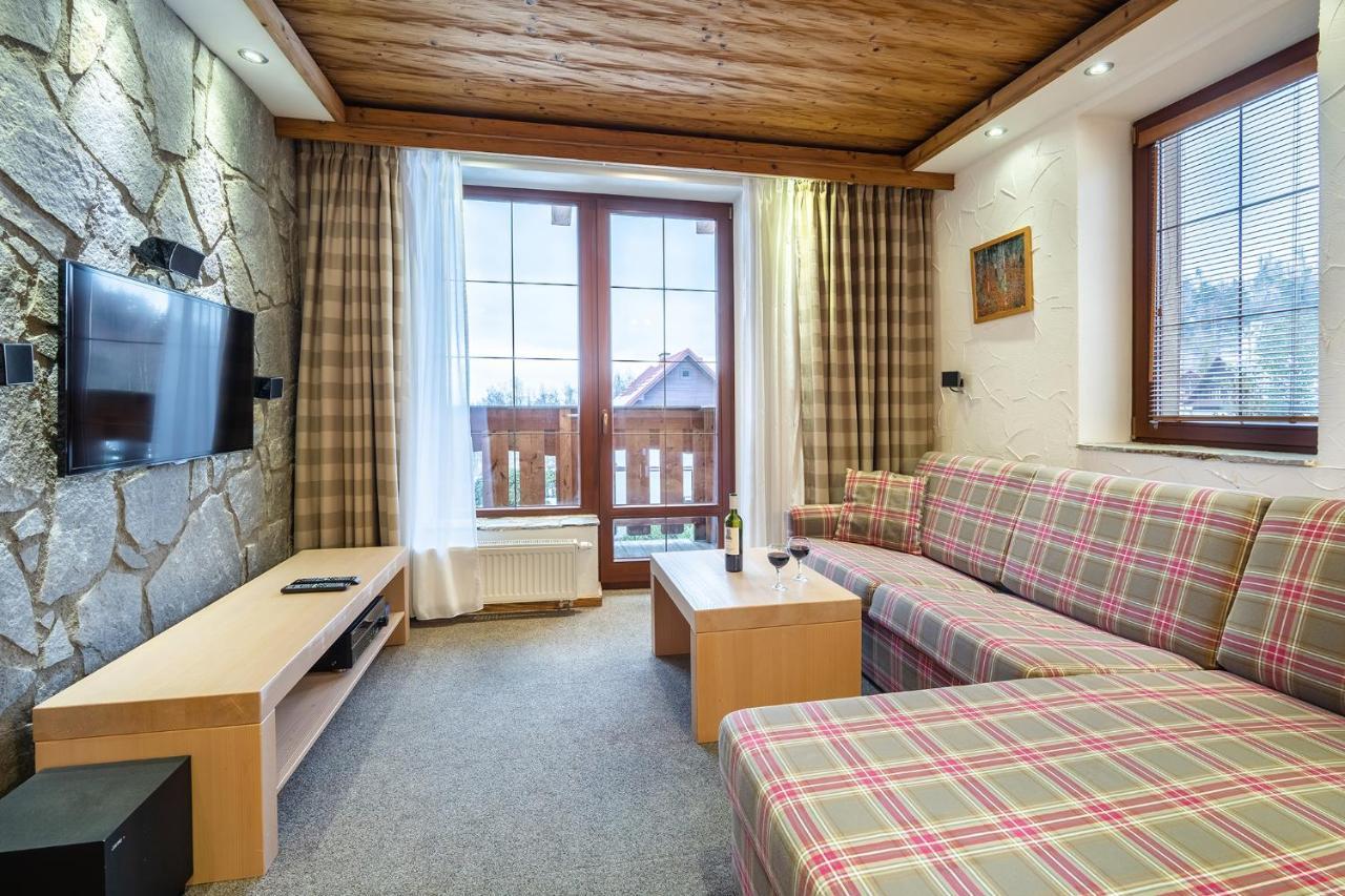 Family Kukučka - 4*